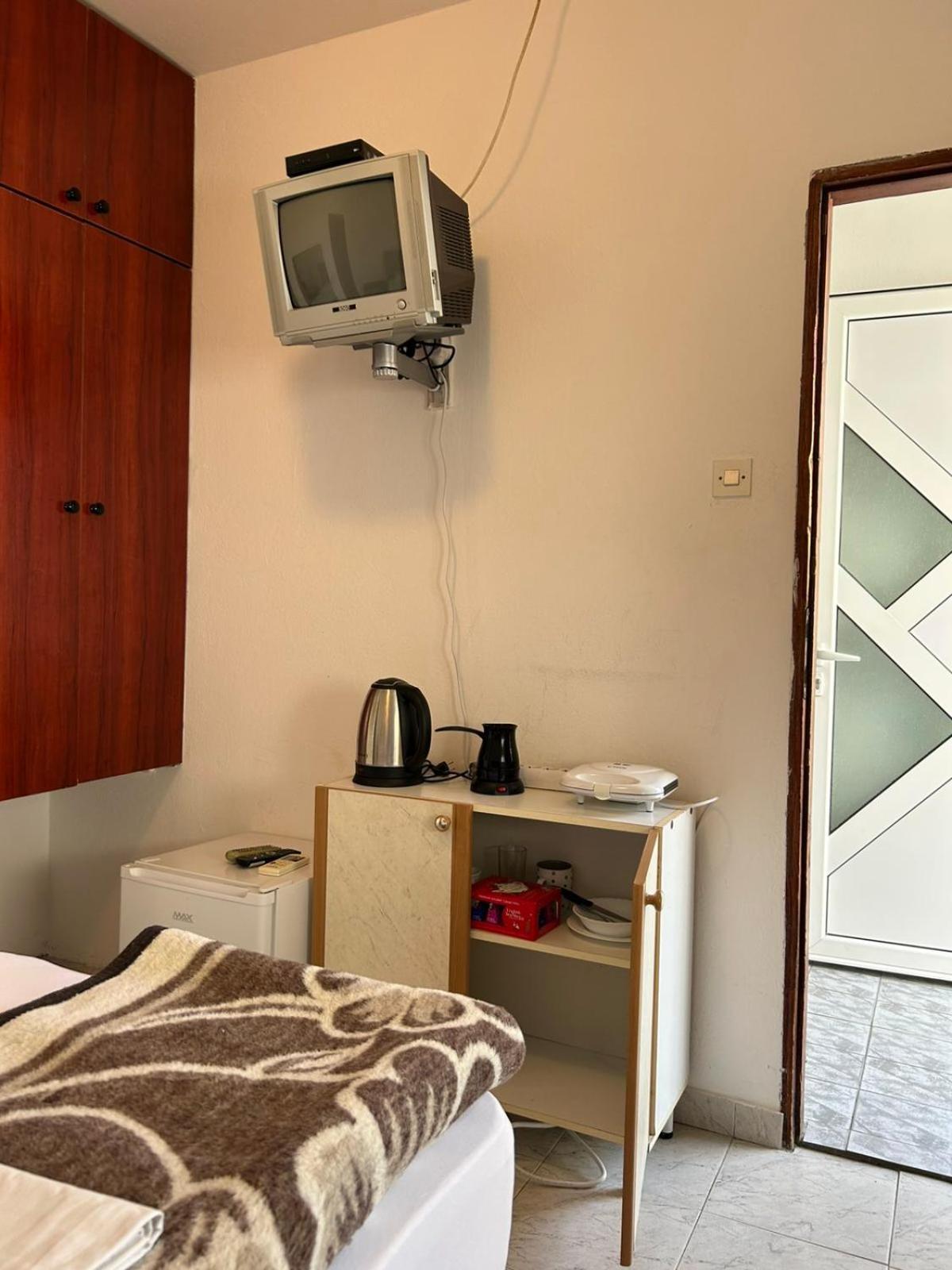 Apartments And Room Mv Petrovac Extérieur photo